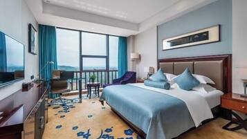 Minibar, in-room safe, alarm clocks