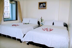 Habitación cuádruple estándar | Minibar, cortinas blackout y wifi gratis 