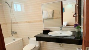 Bathroom - Queen Hotel (Nha Trang)