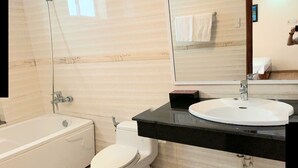 Bathroom - Queen Hotel (Nha Trang)