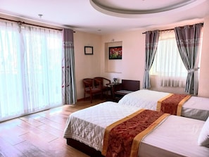 Minibar, Verdunkelungsvorhänge, kostenloses WLAN, Bettwäsche