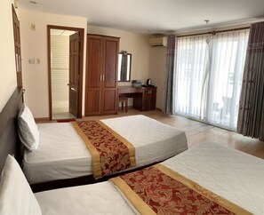 Minibar, blackout drapes, free WiFi, bed sheets - Queen Hotel (Nha Trang)