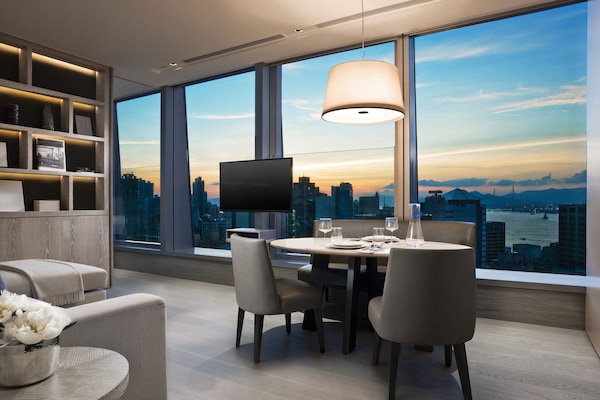 Harbour & City View Suite | City view