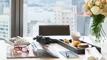 Harbour & City View Suite | Living area | LCD TV