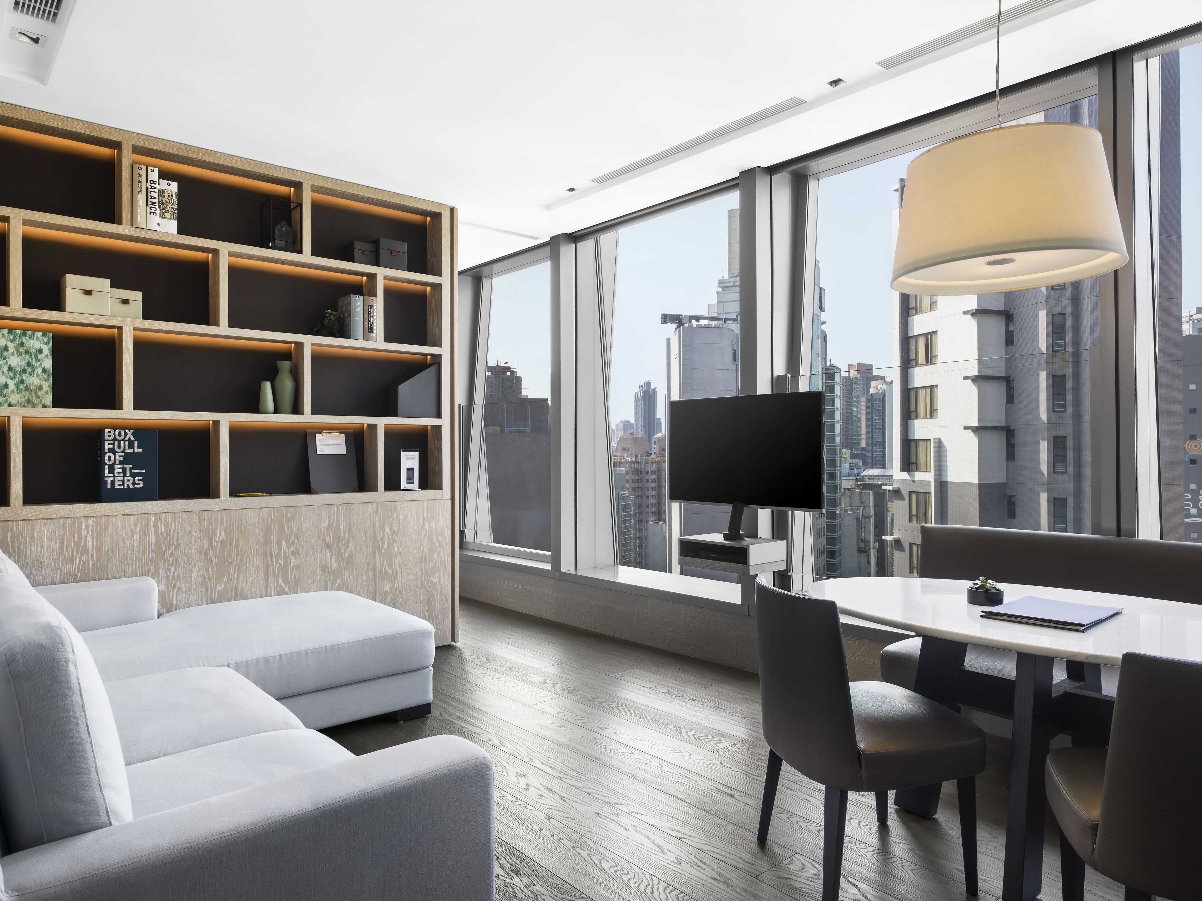full floor suite | city view