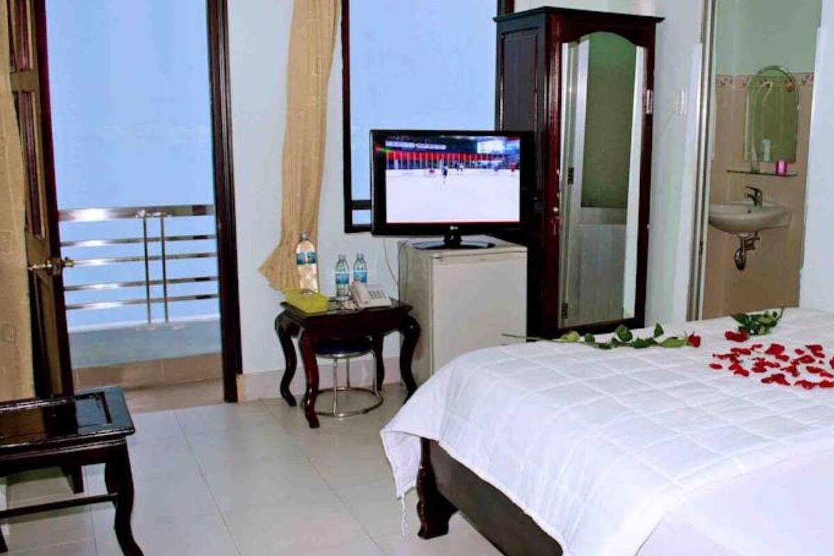 Double Room | Minibar, in-room safe, blackout curtains, free WiFi