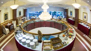 Daily buffet breakfast (VND 150000 per person)