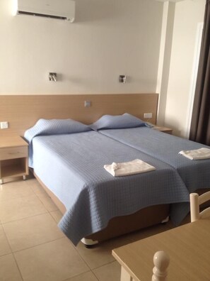 In-room safe, free cots/infant beds, rollaway beds, free WiFi - Christabelle Hotel Apartments (Ayia Napa)
