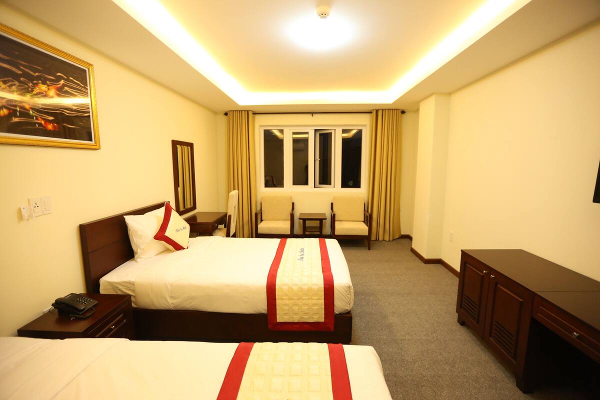 Deluxe Twin Room | Premium bedding, minibar, desk, blackout drapes