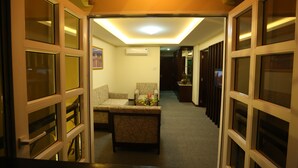 Suite | Living room | 32-inch LED TV with cable channels, TV - Tien Sa Hotel (Da Nang)
