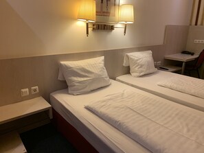 Desk, blackout curtains, free WiFi - Hotel New Fair Munich Messe (Munich)