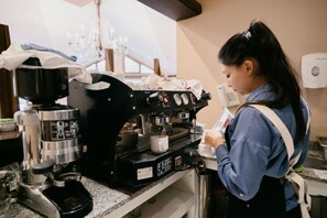 Sudah termasuk sarapan prasmanan setiap hari