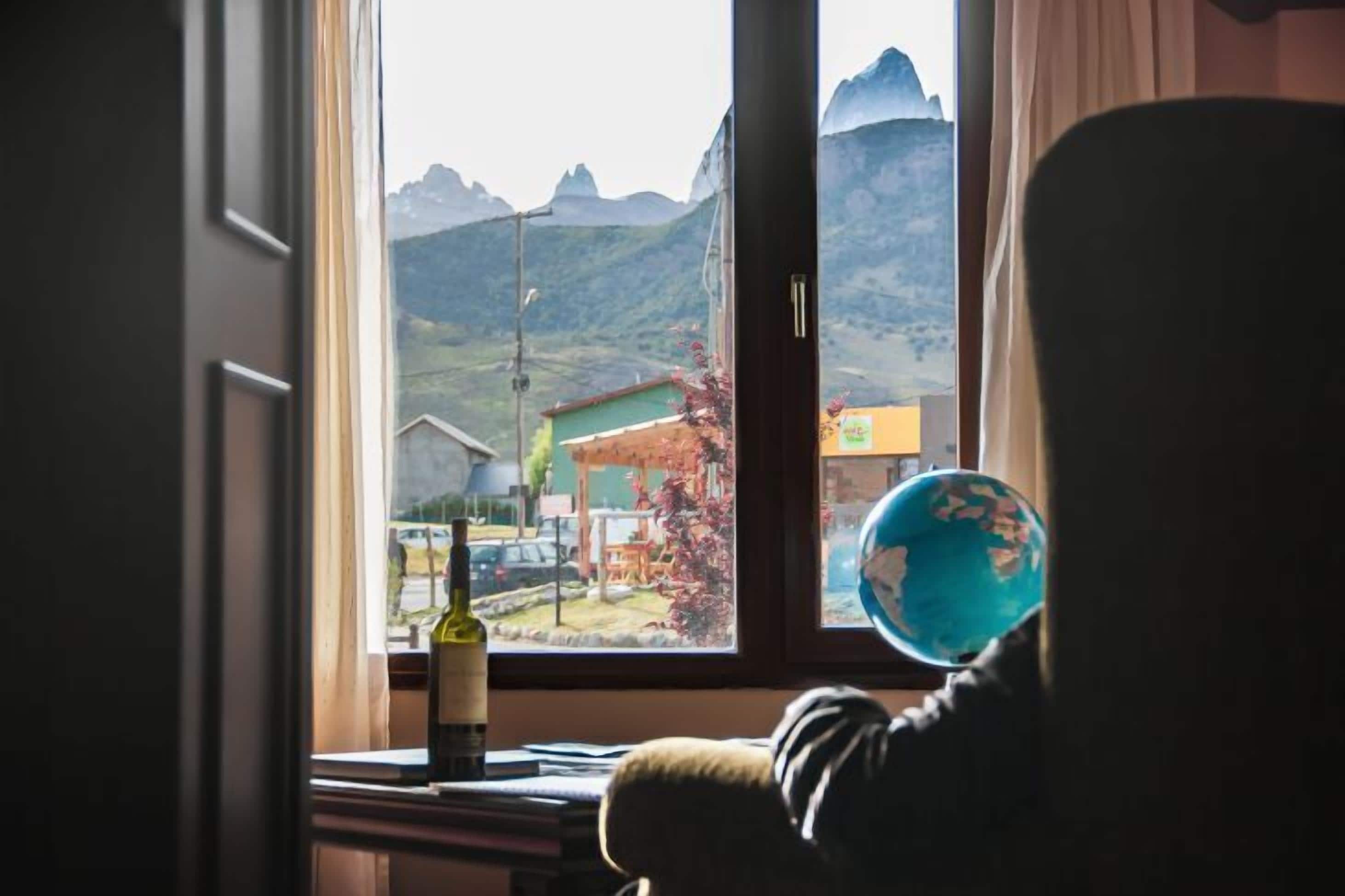 32-inch led tv with digital channels, tv, pay films