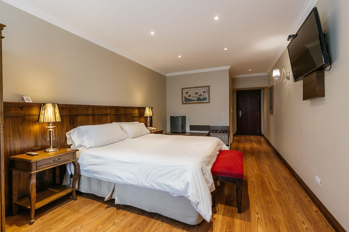 1 Schlafzimmer, hochwertige Bettwaren, Daunenbettdecken, Minibar