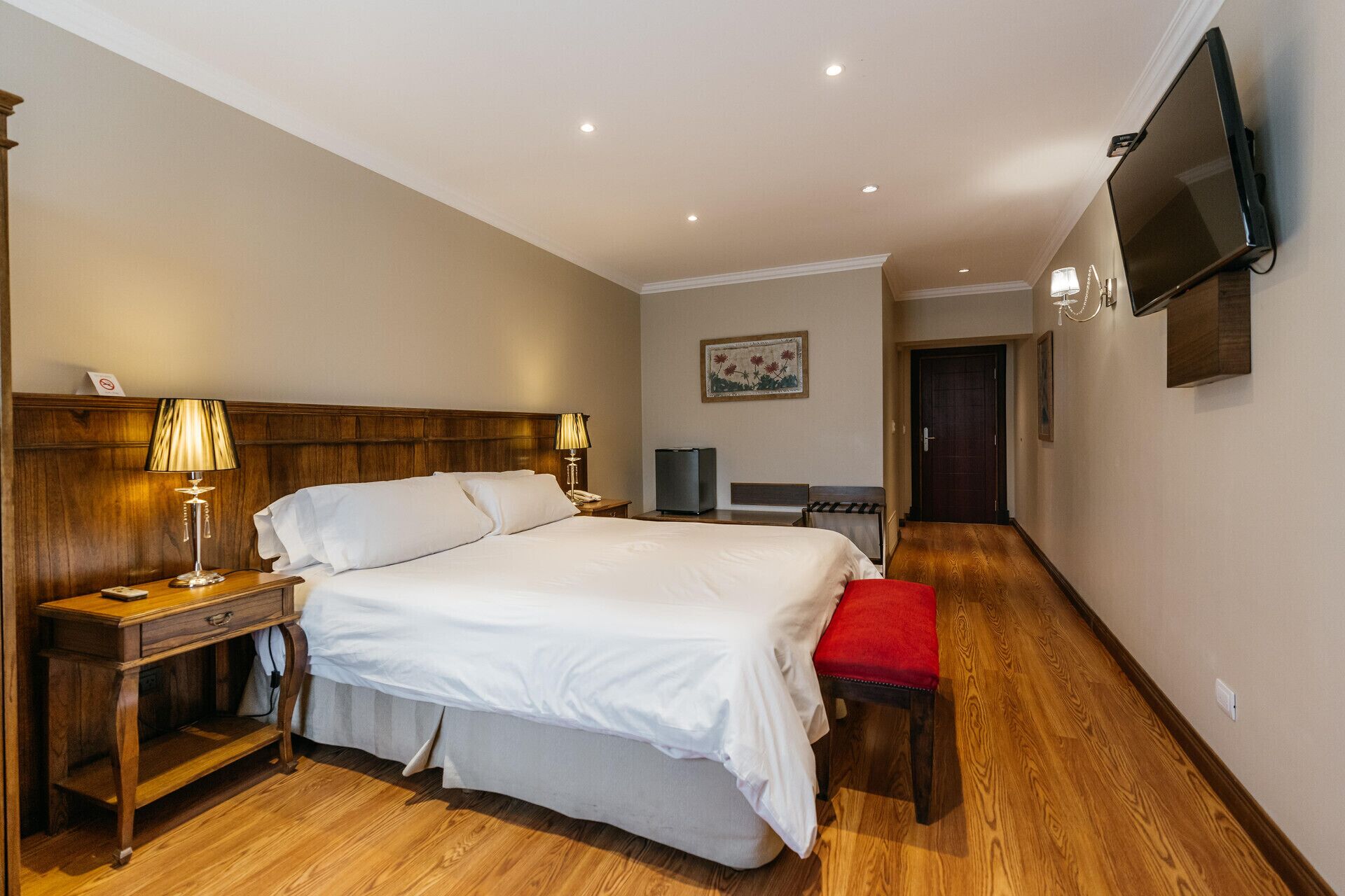 Premium bedding, down duvets, minibar, in-room safe