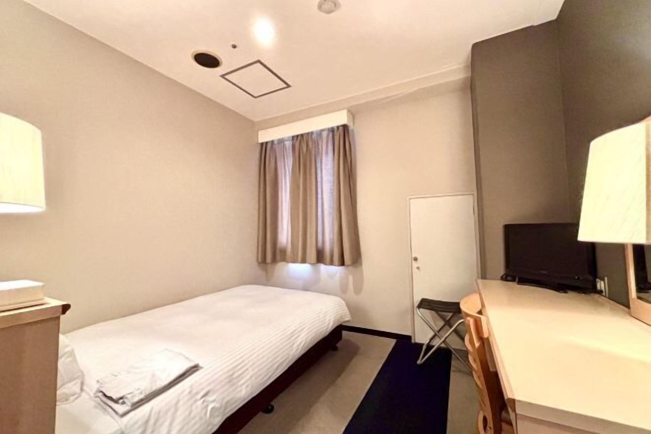 熨斗/熨板、免费 WiFi、床单