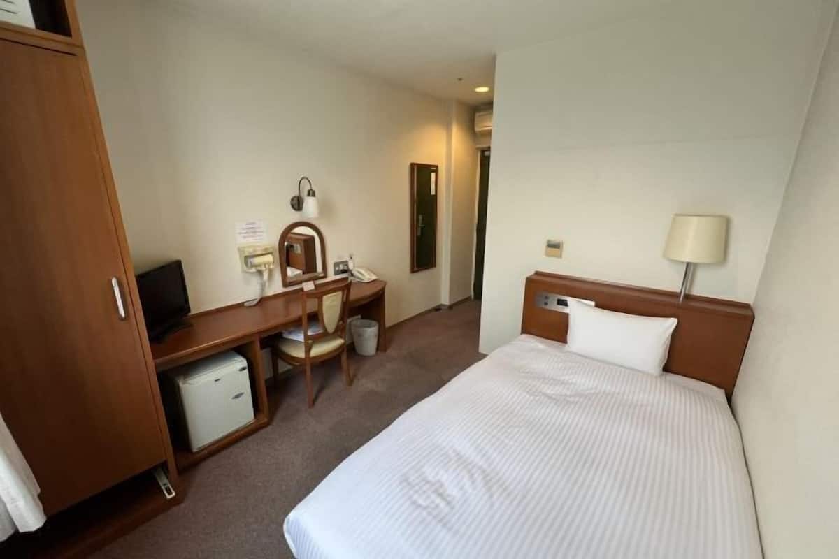 Een strijkplank/strijkijzer, gratis wifi, beddengoed