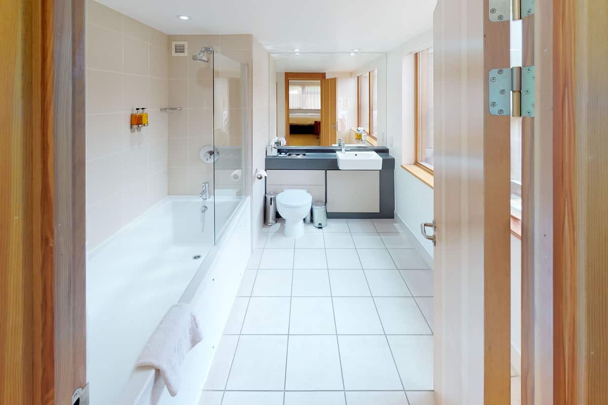 twin room | bathroom | shower, hair dryer, towels, soap