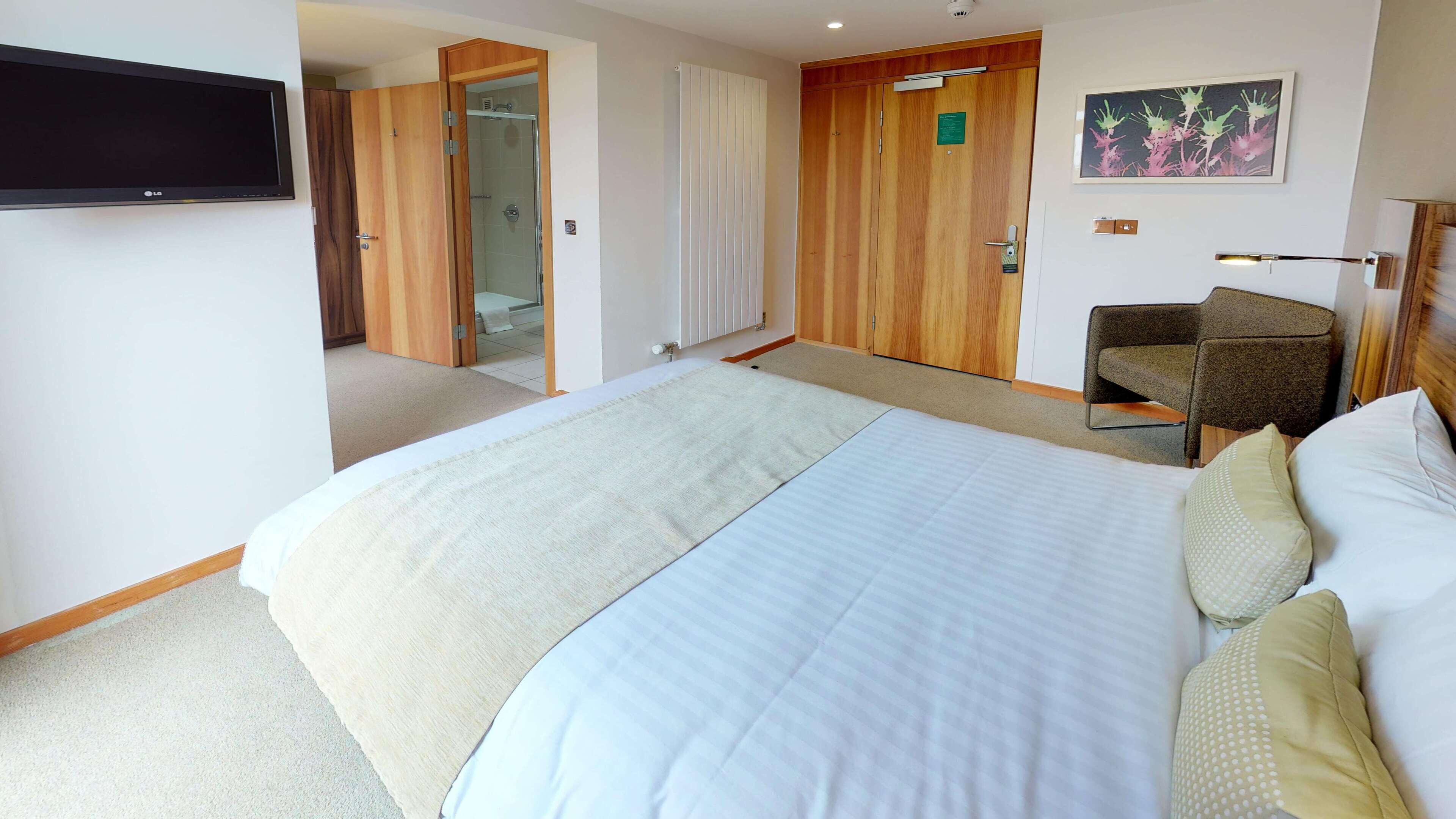 executive double room, 1 double bed | desk, laptop workspace, soundproofing, iron/ironing board