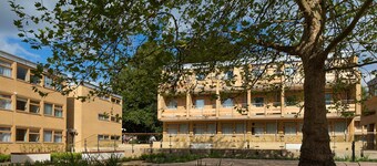 College Court