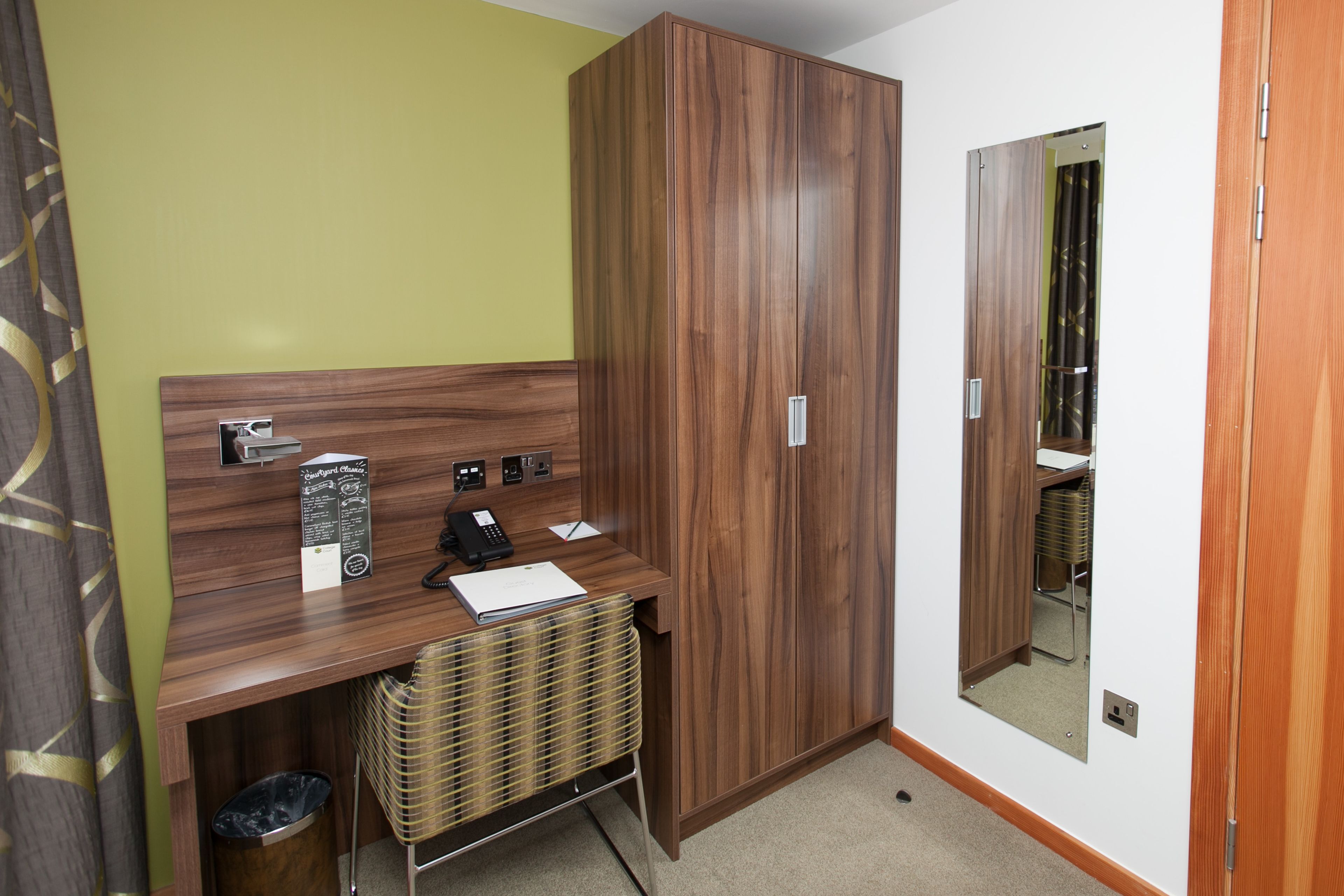 in-room business centre