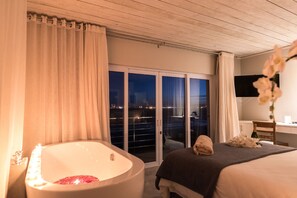 Executive kamer (22) | Badkamer | Een douche, handdoeken