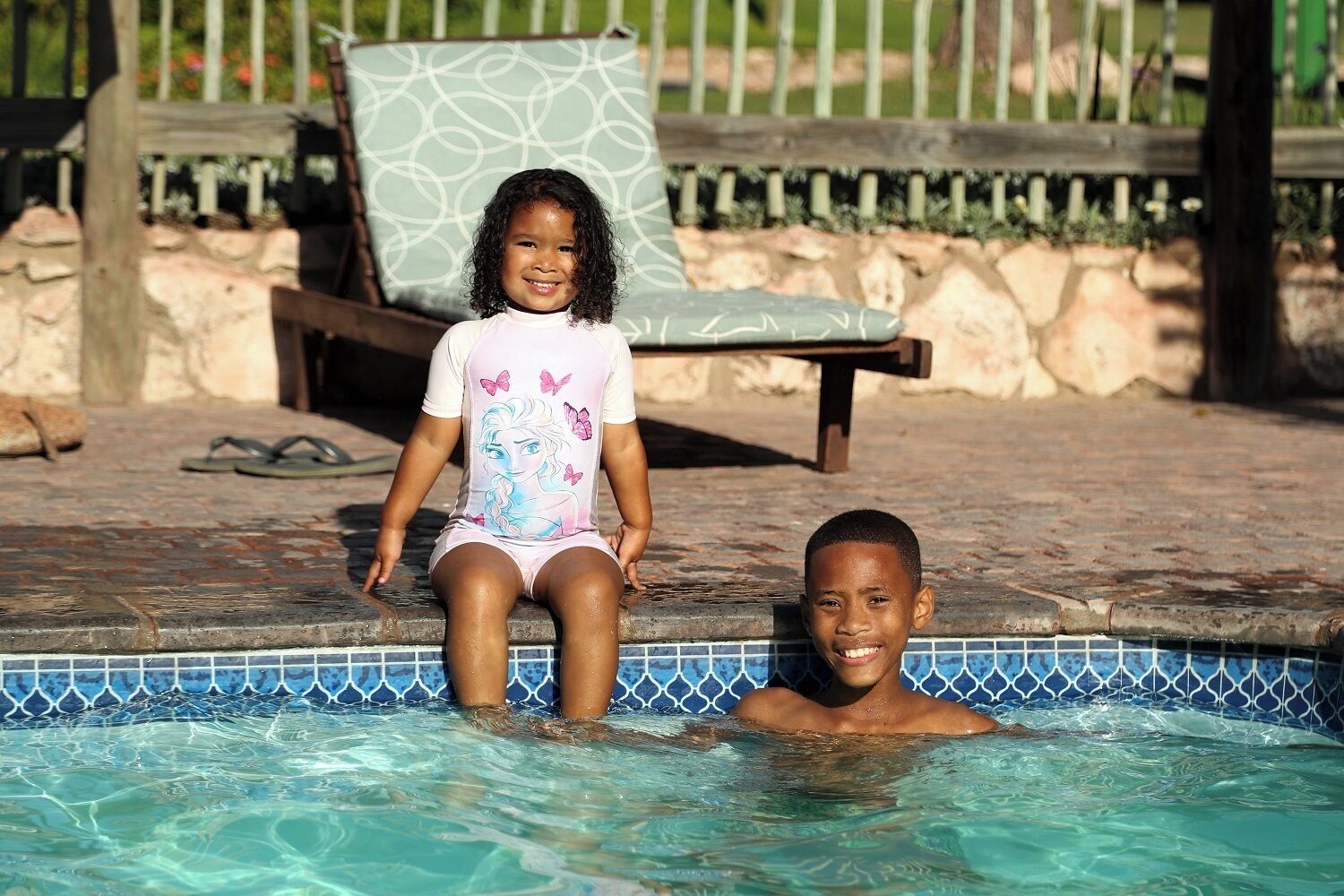 2 piscinas al aire libre, sombrillas, sillones reclinables de piscina