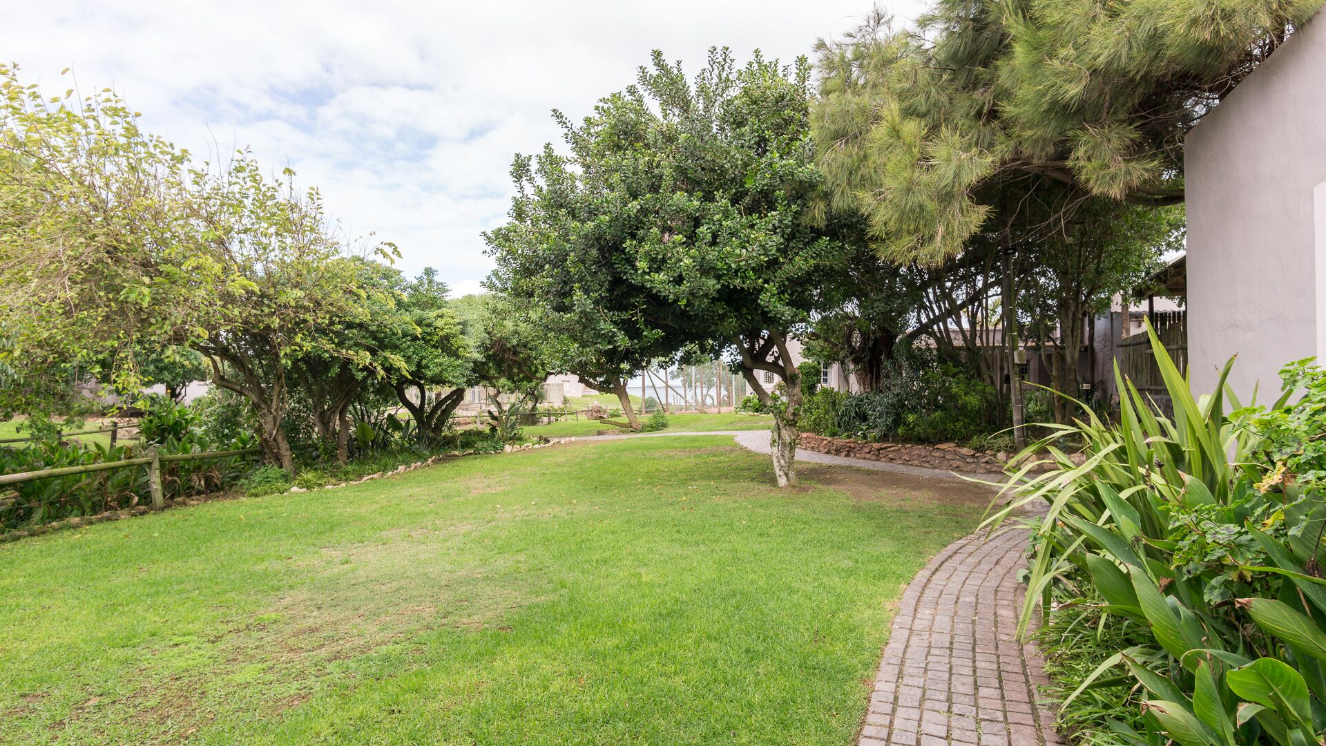 classic cottage | terrace/patio