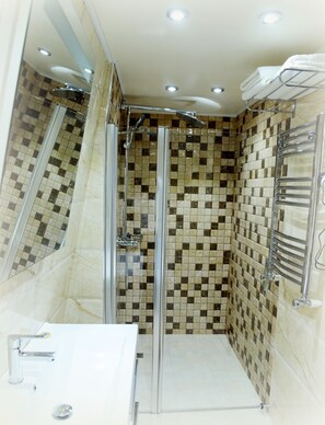 Habitación estándar con 2 camas individuales | Baño