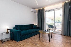 Deluxe Studio Suite | Living area