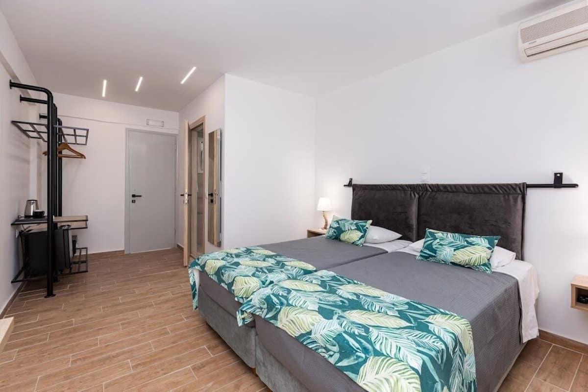 Camera Deluxe con letto matrimoniale o 2 letti singoli, 1 camera da letto, non fumatori | Minibar, una scrivania, postazione laptop, insonorizzazione
