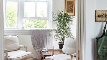 Suite (Conductor) | Premium bedding, minibar, iron/ironing board, free WiFi