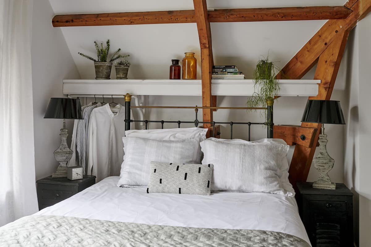 Deluxe Double Room (Porter) | Premium bedding, minibar, iron/ironing board, WiFi (free)