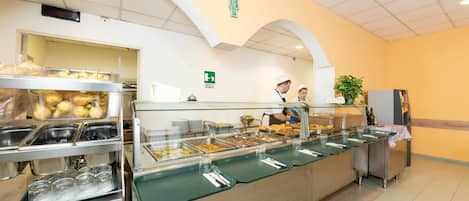 Breakfast, lunch, dinner served; Italian cuisine