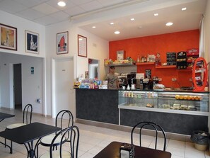 بار (في المنشاة)