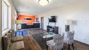 Lobby sitting area - Relax Inn and Suites (Mattoon)