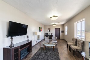 Lobby sitting area - Relax Inn and Suites (Mattoon)