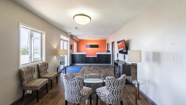 Lobby sitting area - Relax Inn and Suites (Mattoon)