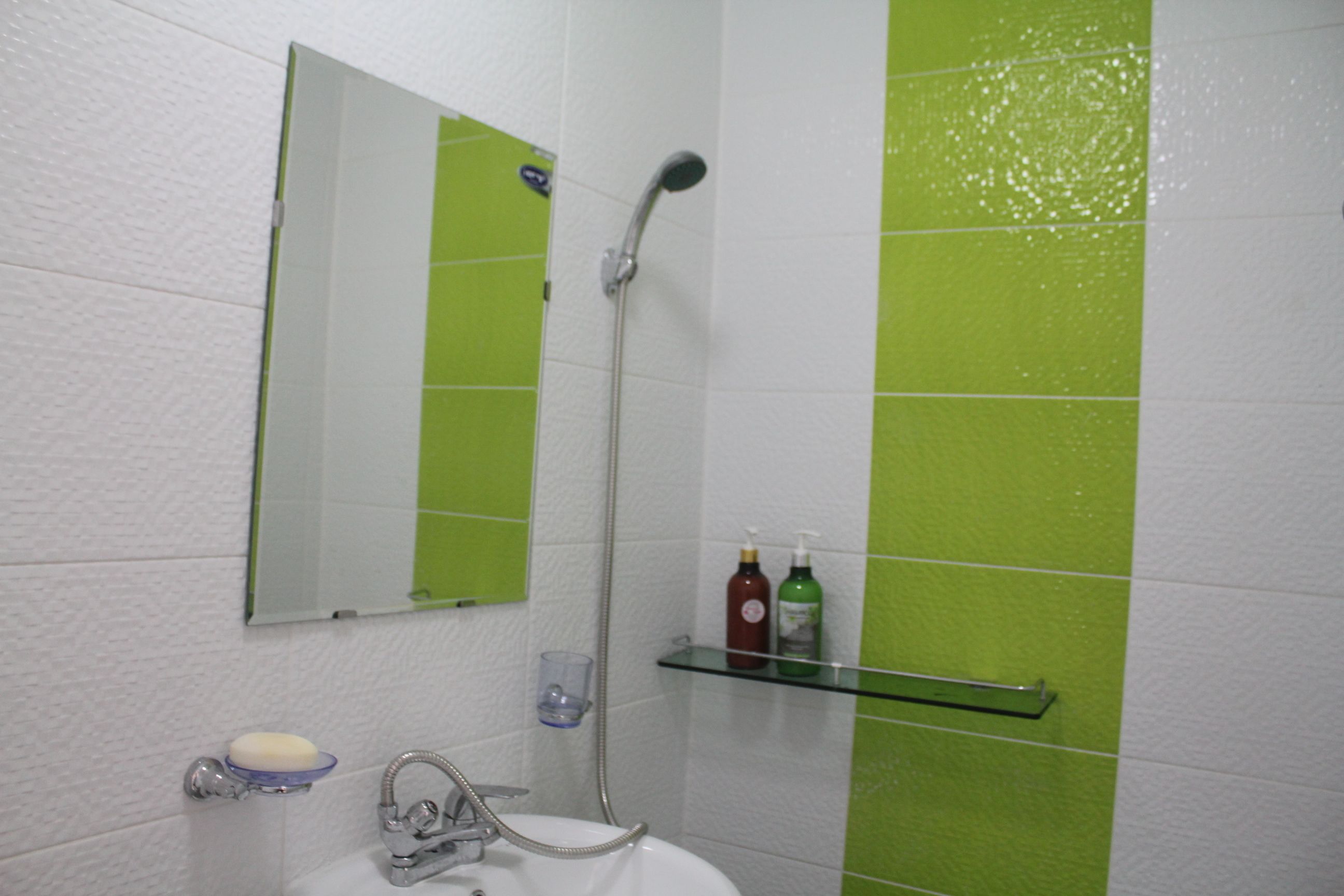 Single Room | Bathroom | Shower, free toiletries, hair dryer, slippers