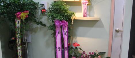 Check-in/check-out kiosk