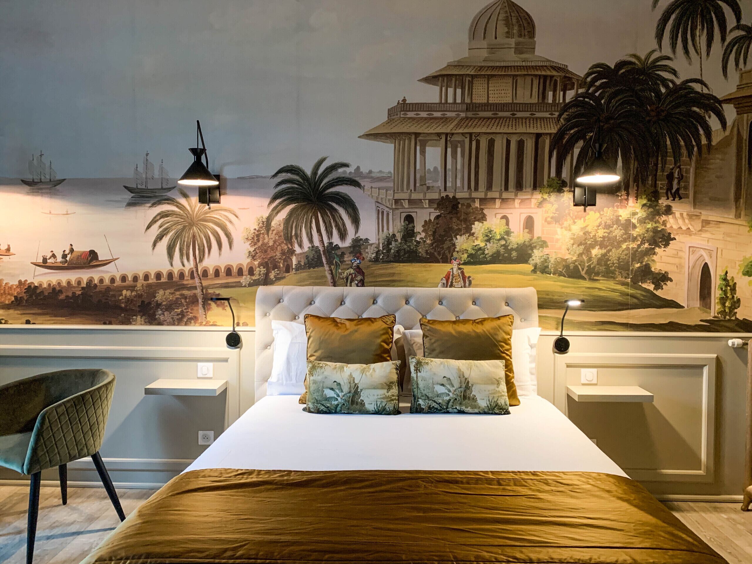 Premium bedding, in-room safe, individually decorated