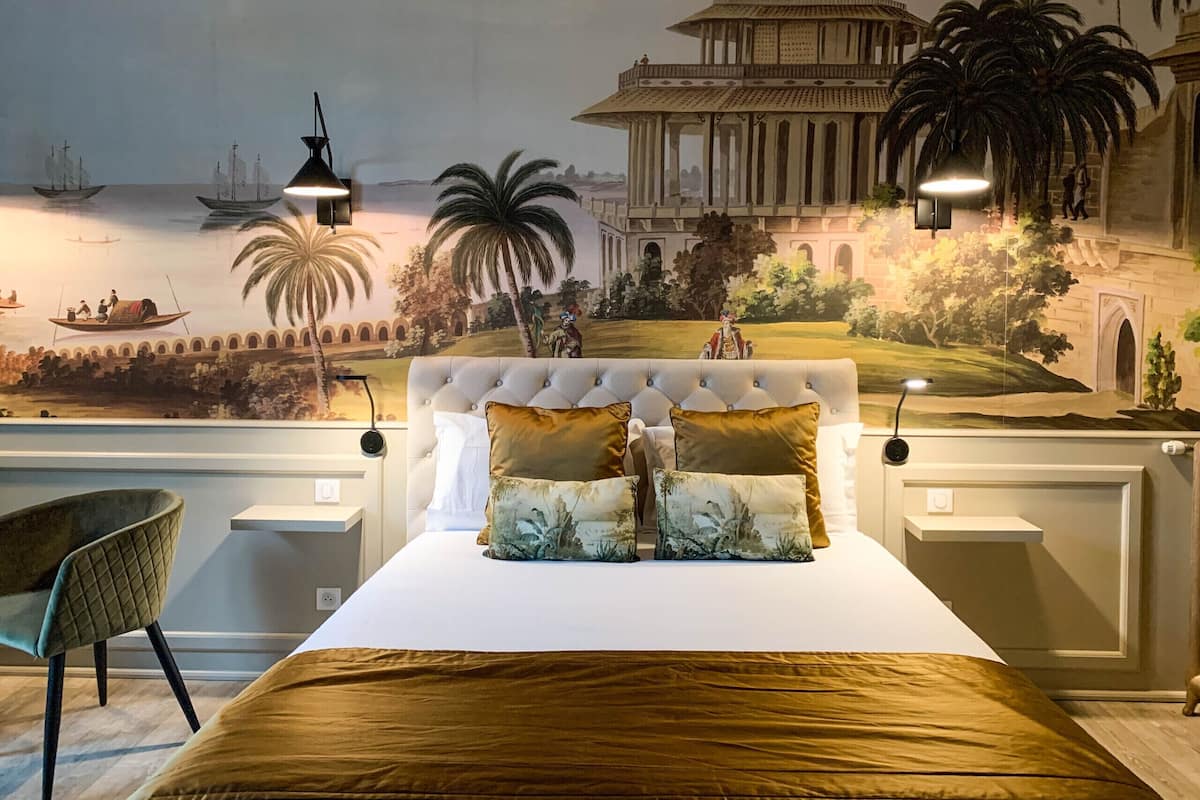 Premium bedding, in-room safe, individually decorated