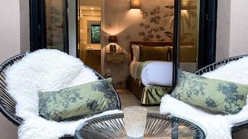 Deluxe-Doppelzimmer, mit Bad | Terrasse/Patio