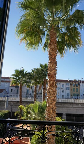 Premium bedding, in-room safe, individually decorated - Hôtel Pruly (Cannes)