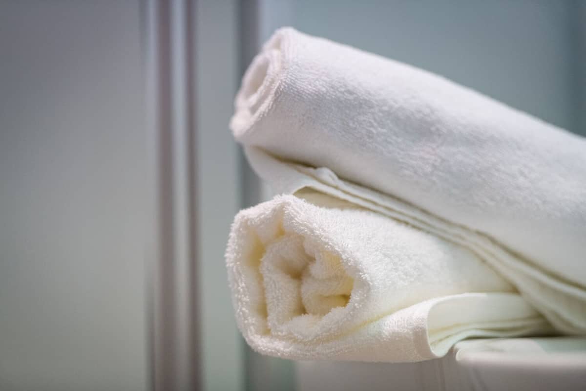 comfort double room, 1 king bed, non smoking, refrigerator | bathroom amenities | hair dryer, towels, soap, shampoo