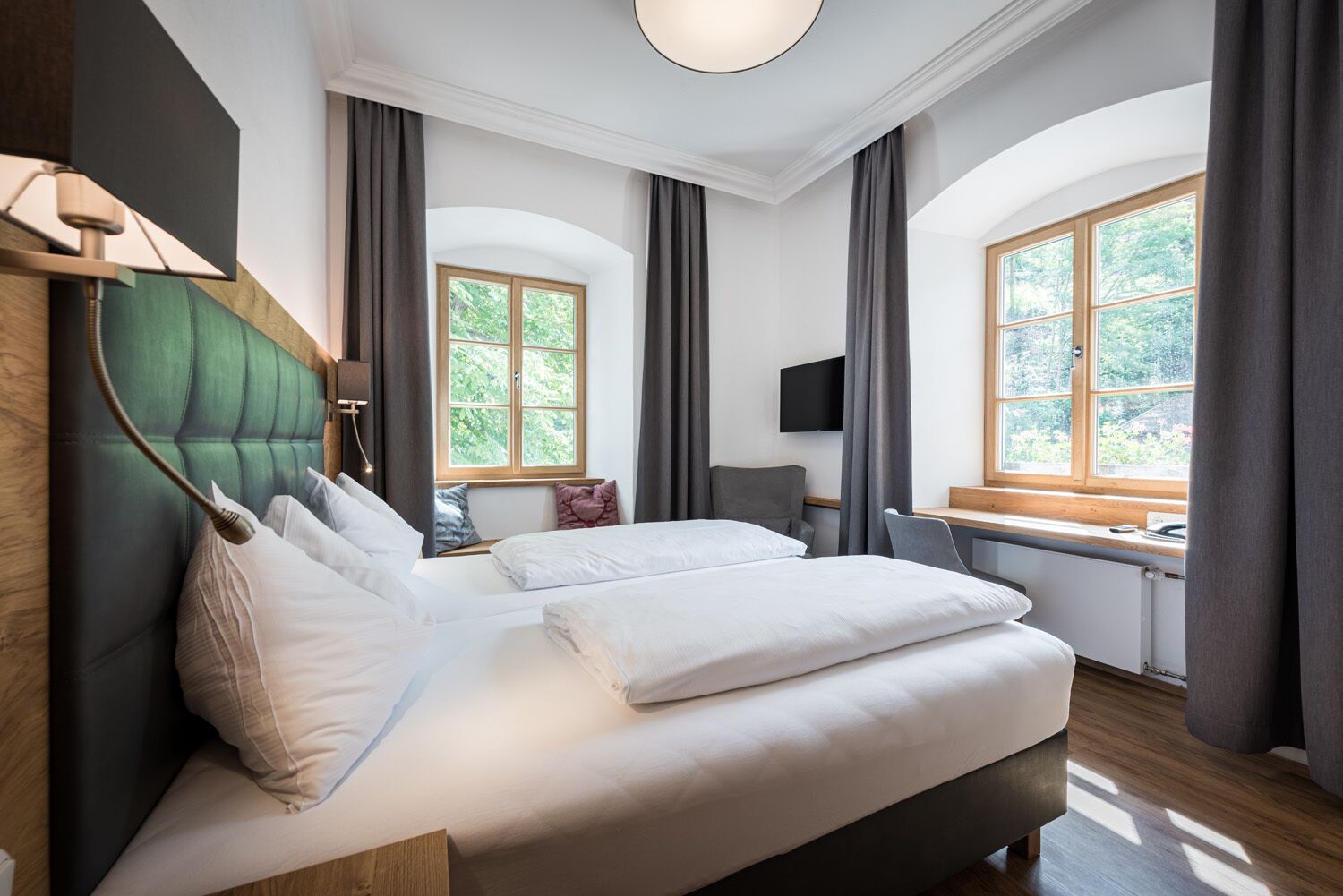 Comfort Double Room, 1 King Bed, Non Smoking, Refrigerator | Hypo-allergenic bedding, in-room safe, desk, laptop workspace