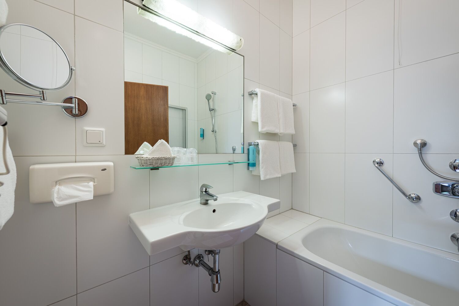 family room, 2 bedrooms, non smoking, connecting rooms | bathroom | hair dryer, towels, soap, shampoo