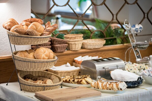 Dagelijks ontbijtbuffet (EUR 15 per persoon)