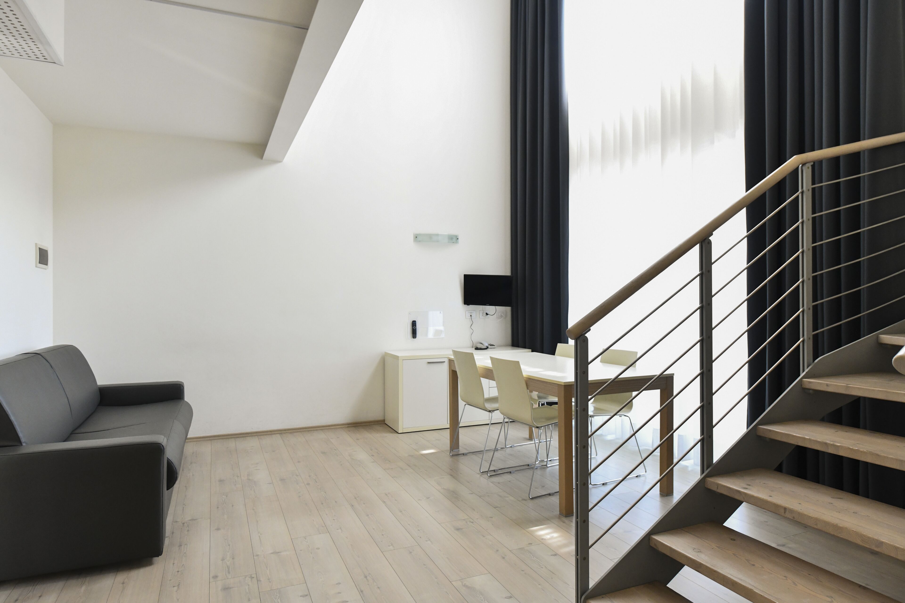 Maisonette, Terrasse | Zimmersafe, Schreibtisch, Verdunkelungsvorhänge, Bügeleisen/Bügelbrett