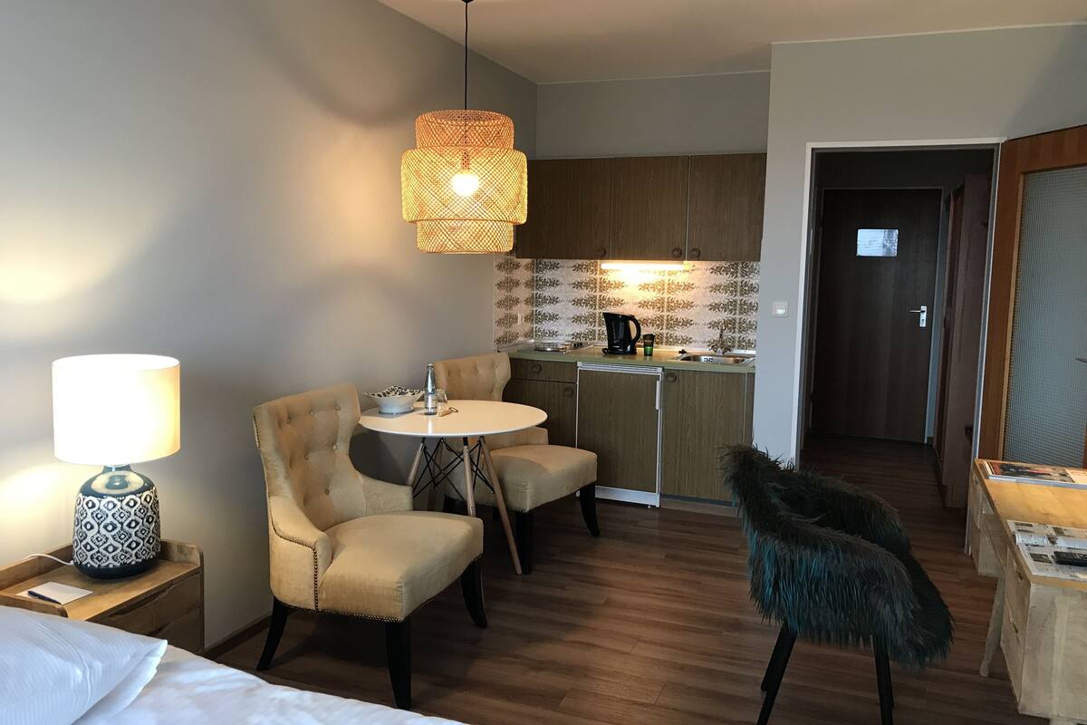 double room | private kitchen | fridge, electric kettle, cookware/dishes/utensils